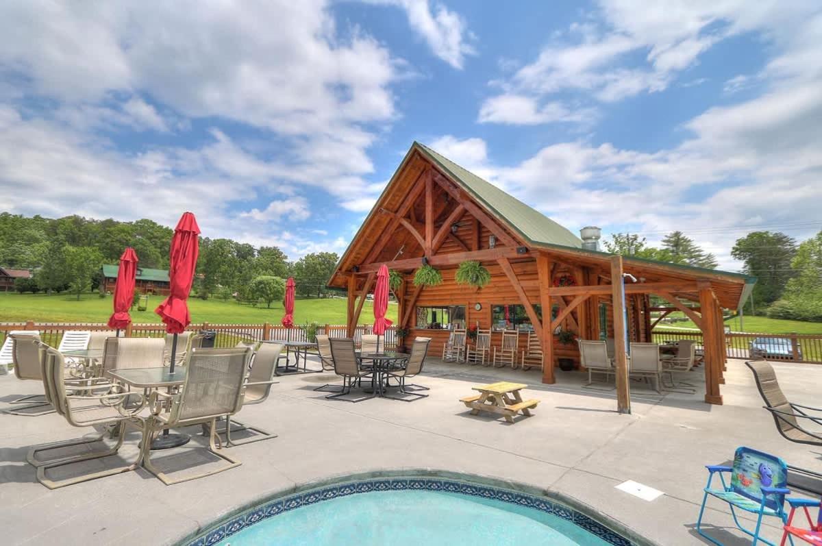 Beautiful View! Log Cabin,Fireplace,Hot Tub,Arcade,Pool,Fishing Sevierville Exteriér fotografie