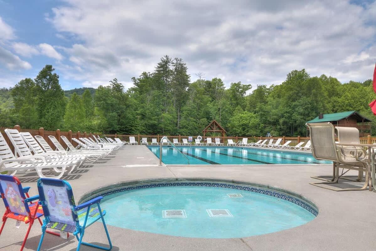 Beautiful View! Log Cabin,Fireplace,Hot Tub,Arcade,Pool,Fishing Sevierville Exteriér fotografie
