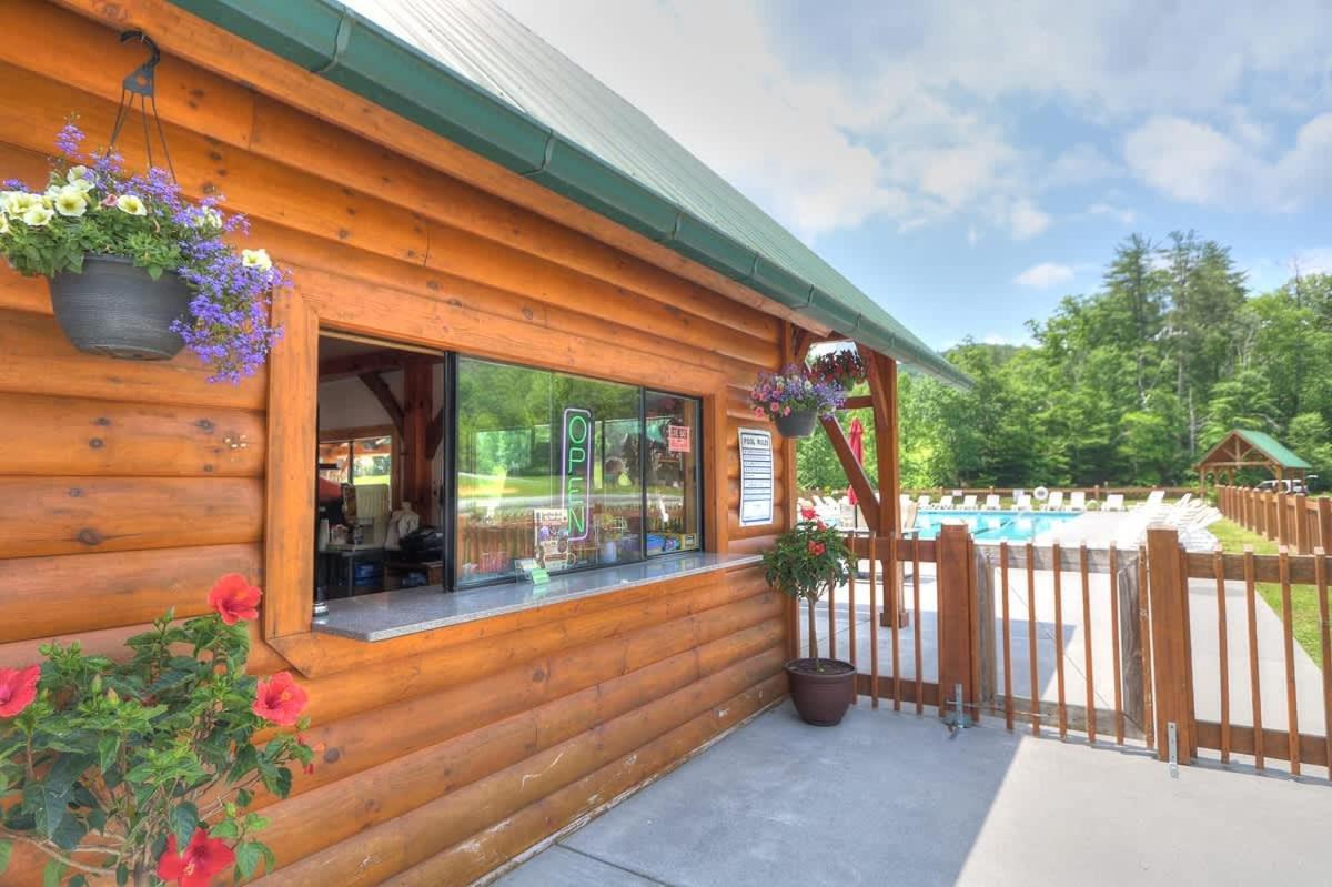Beautiful View! Log Cabin,Fireplace,Hot Tub,Arcade,Pool,Fishing Sevierville Exteriér fotografie