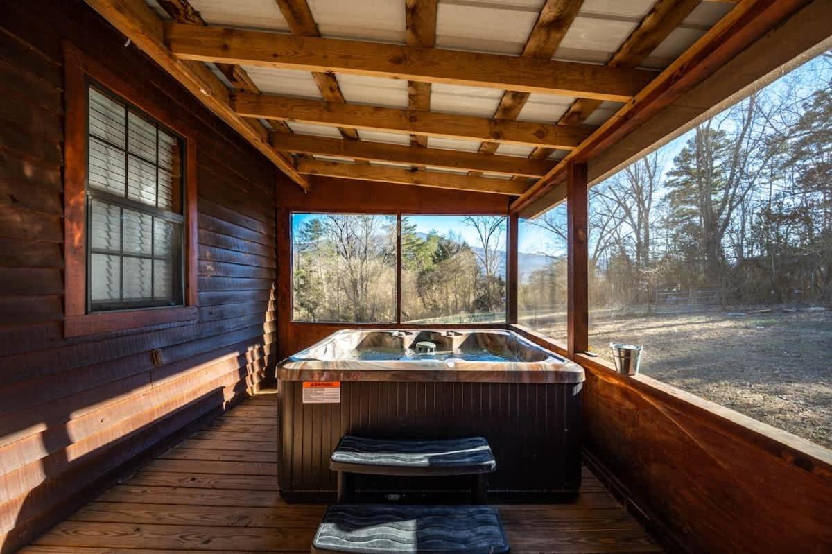 Beautiful View! Log Cabin,Fireplace,Hot Tub,Arcade,Pool,Fishing Sevierville Exteriér fotografie
