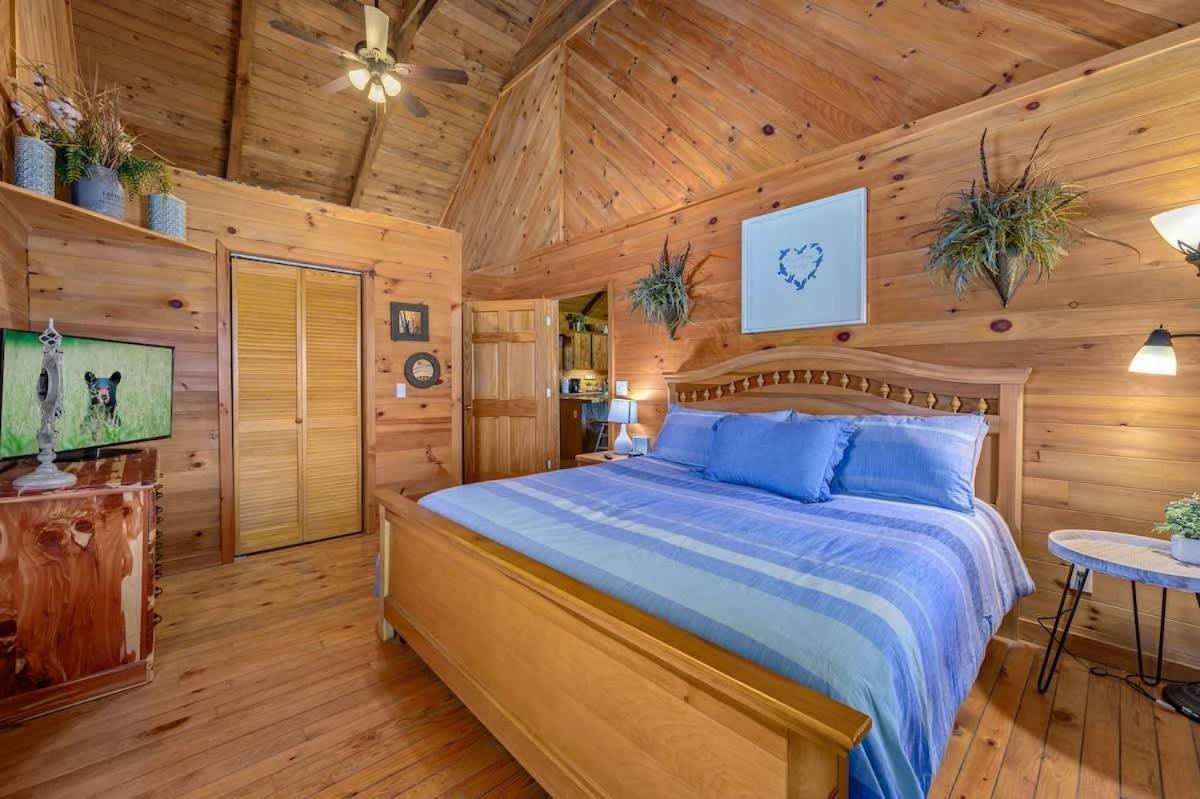 Beautiful View! Log Cabin,Fireplace,Hot Tub,Arcade,Pool,Fishing Sevierville Exteriér fotografie
