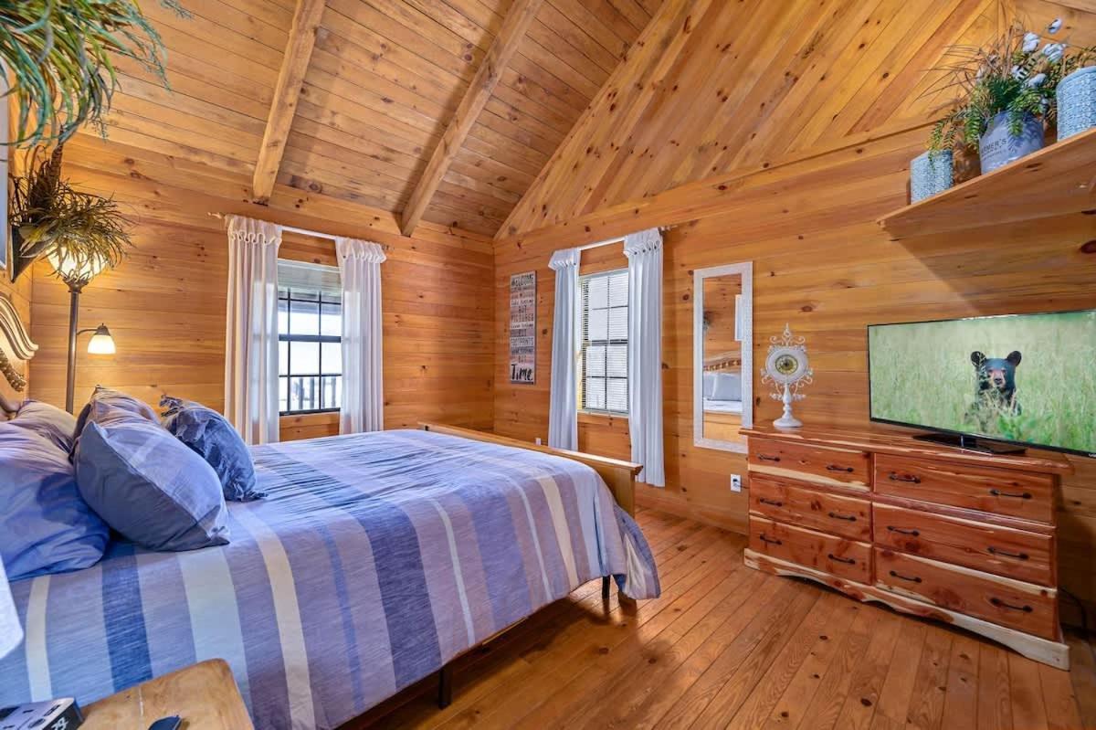 Beautiful View! Log Cabin,Fireplace,Hot Tub,Arcade,Pool,Fishing Sevierville Exteriér fotografie