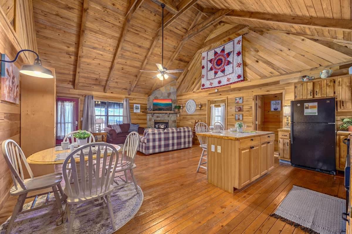 Beautiful View! Log Cabin,Fireplace,Hot Tub,Arcade,Pool,Fishing Sevierville Exteriér fotografie