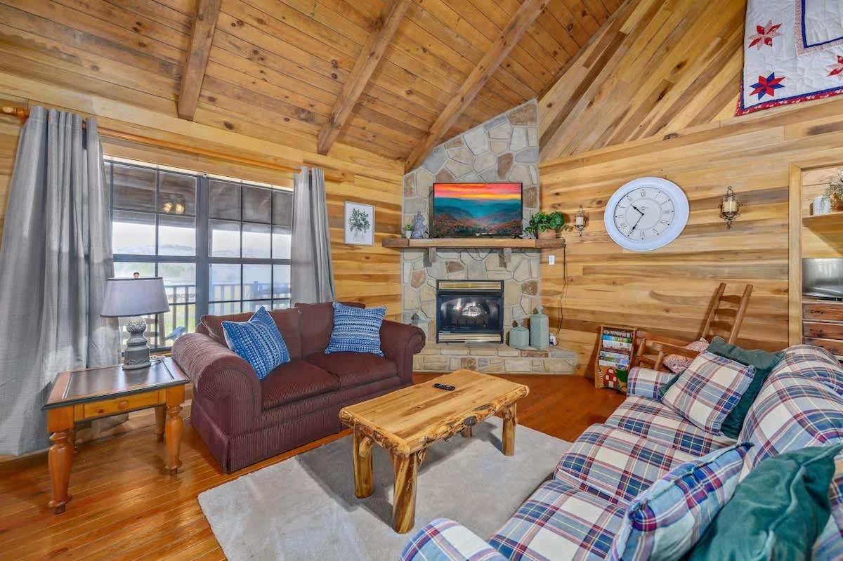 Beautiful View! Log Cabin,Fireplace,Hot Tub,Arcade,Pool,Fishing Sevierville Exteriér fotografie