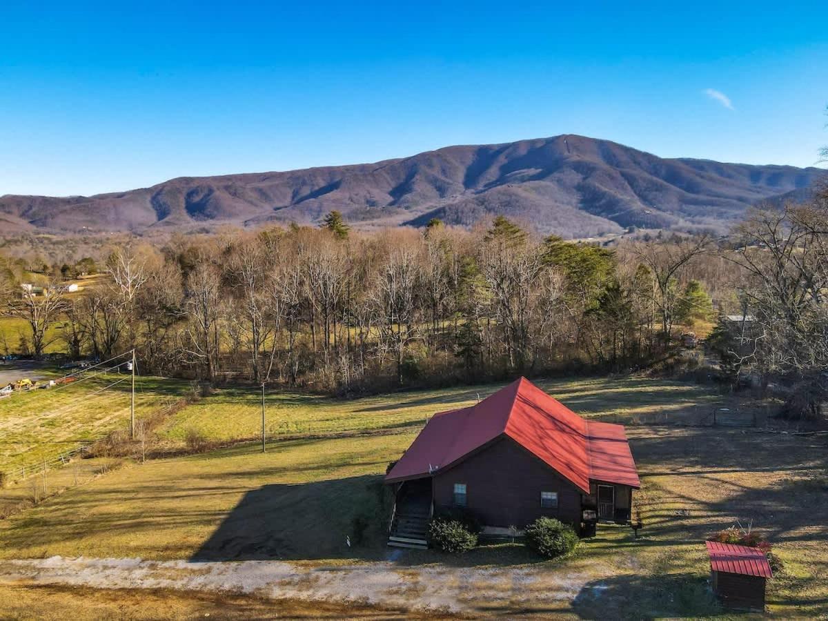 Beautiful View! Log Cabin,Fireplace,Hot Tub,Arcade,Pool,Fishing Sevierville Exteriér fotografie